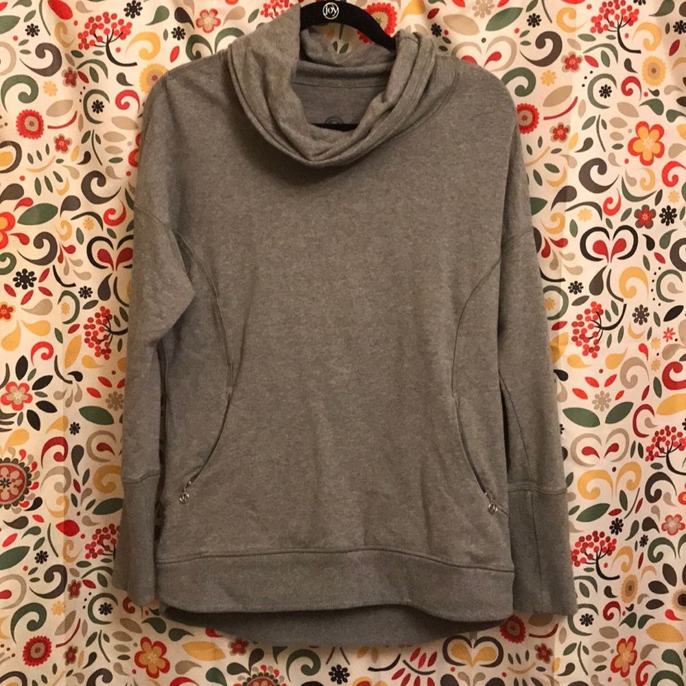 Lululemon sweatshirt size 8